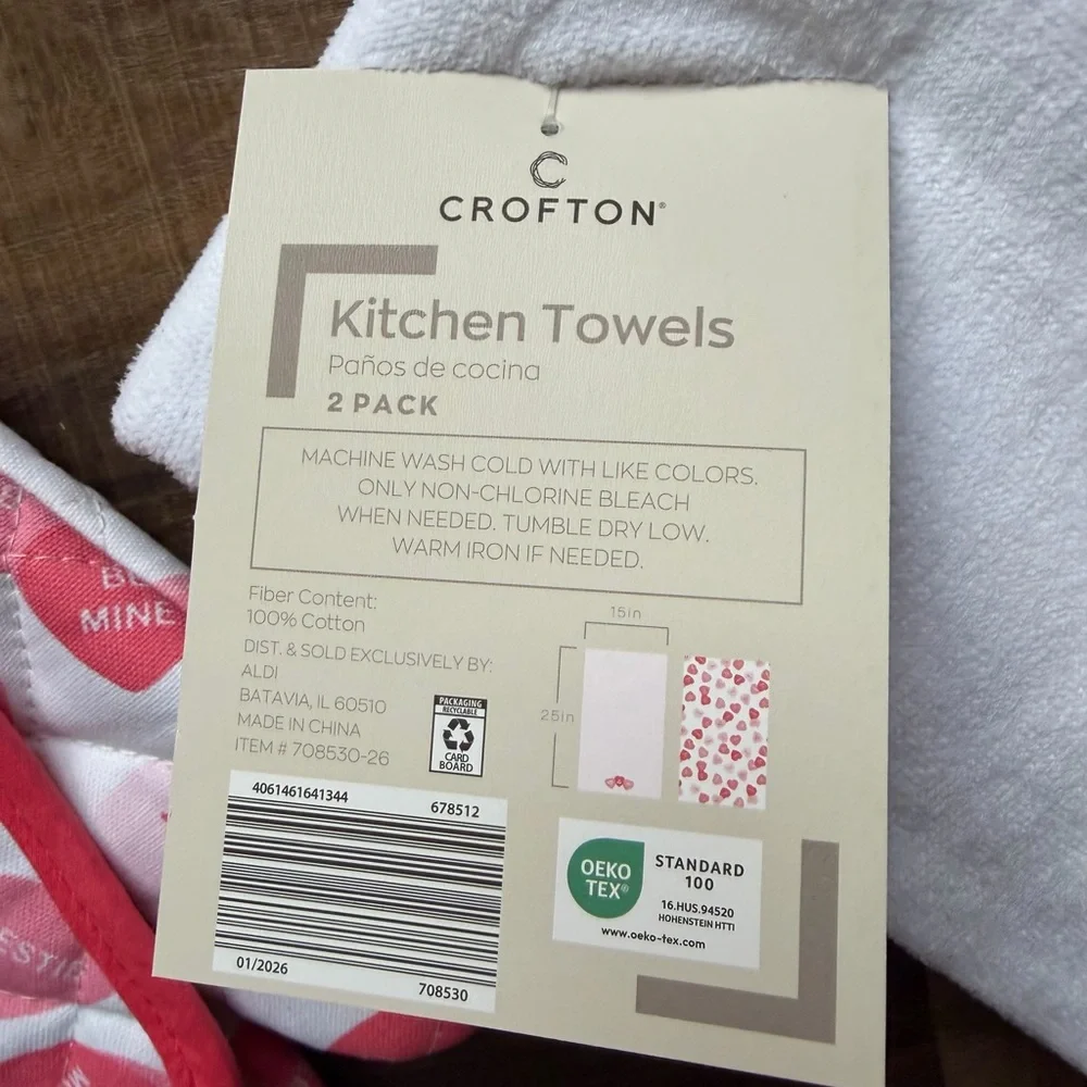 Crofton Valentine Candy Hearts Oven Mitt and Pot Holder with Set of 2 Towels NWT